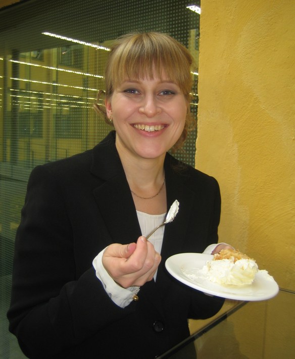 Maria Kronqvist-Berg enjoys a well-deserved slice of apple cake after the successful defence of her thesis